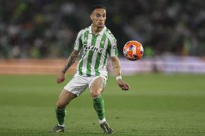 安东尼在贝蒂斯出战19场参与10球，追平在曼联72场参与进球数量