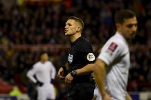 英超第30轮裁判：巴罗特执法默西塞德德比，鲍森主裁切尔西战热刺