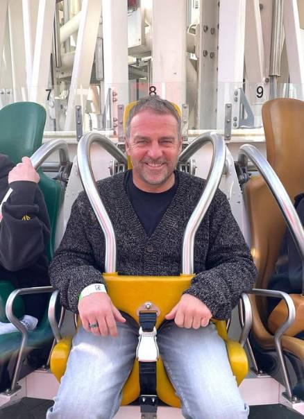 万博体育官网-放松一下，弗里克到巴塞罗那蒂比达博游乐场玩跳楼机